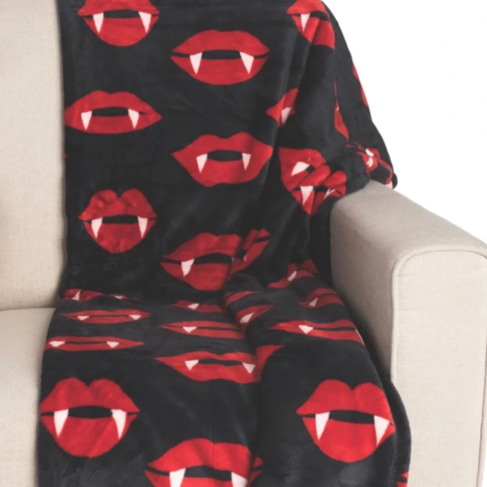 ENVOGUE Watercolor Vampire Lips Halloween Throw